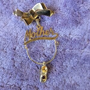 Vintage Mother Charm Holder With 1 Pair Of Booties Brooch